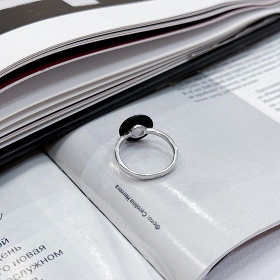 Серебряное кольцо с ониксом, перламутром