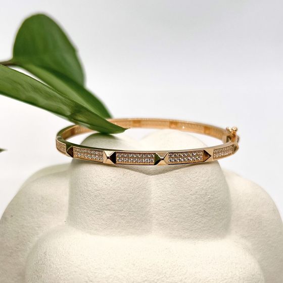 Gold bracelet with 0.01ct fianites