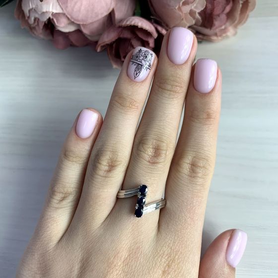 Silver ring with sapphire 0.685ct