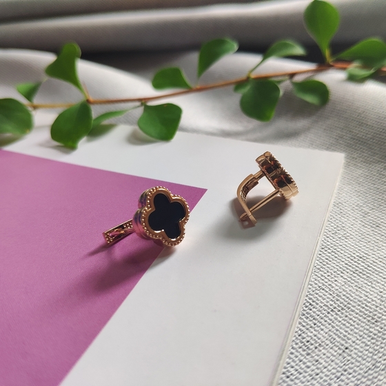 Золотые серьги с ониксом