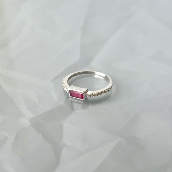 Silver ring with a 0.757-carat ruby