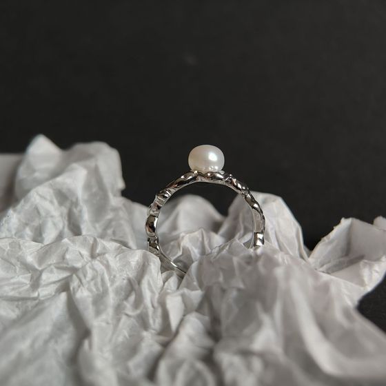 Silver ring with pearls