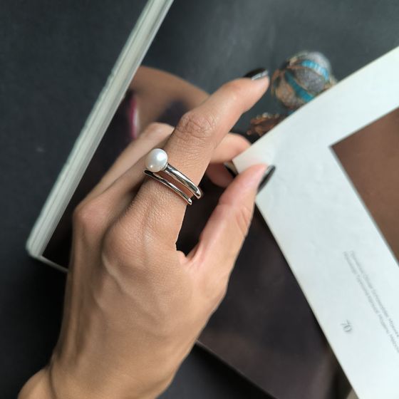 Silver ring with pearls