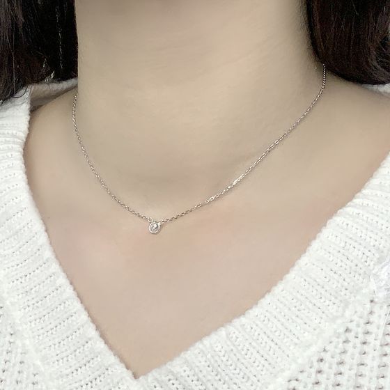 Silver necklace with phianites