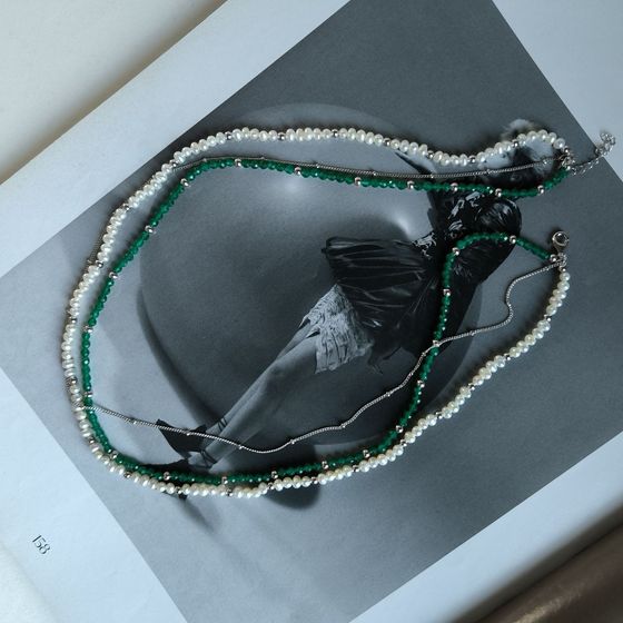 Срібне кольє з перлами бароковими, зеленим жадеїдом