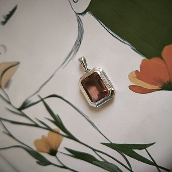 Срібна підвіска з султанітом 3.275ct