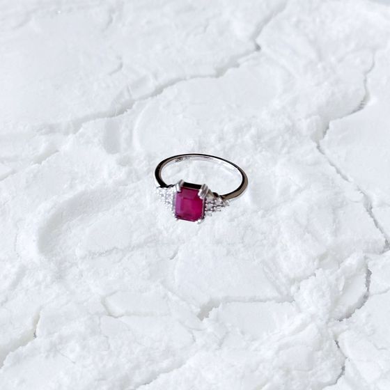 Sterling silver ring with 2.511ct ruby, phianites