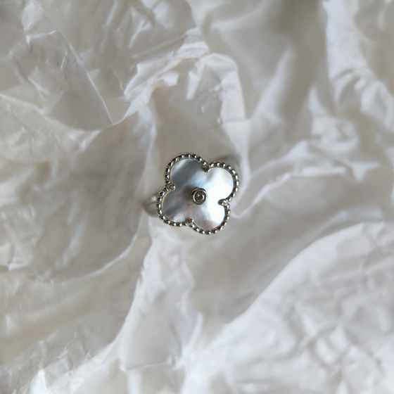 Silver ring with mother-of-pearl, phyanites