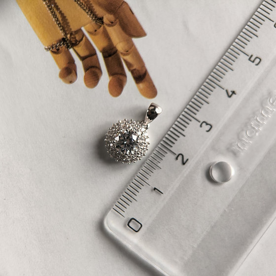 Silver pendant with cubic zirconia