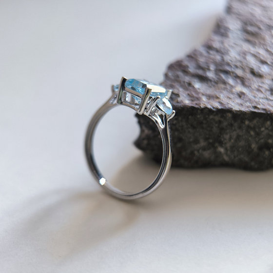 Срібне кільце з топазом 2,25 карата