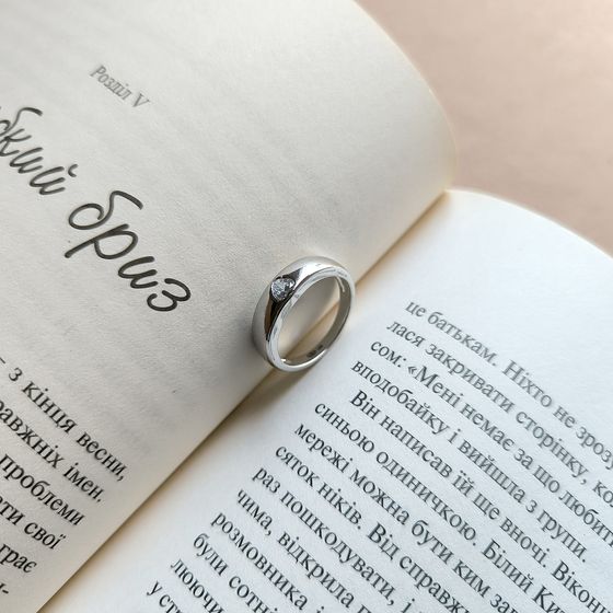 Срібна каблучка з фіанітами