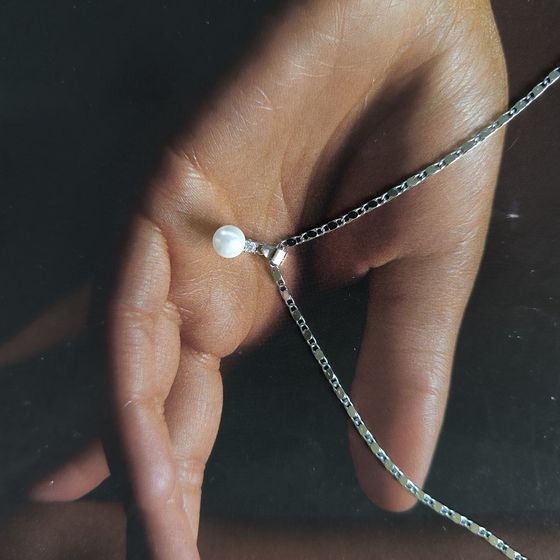 Silver pendant with pearls, fianites