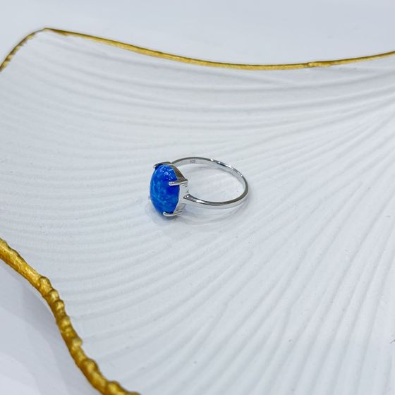 Silver ring with a 2.09-carat opal