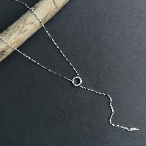 Silver necklace with phianites