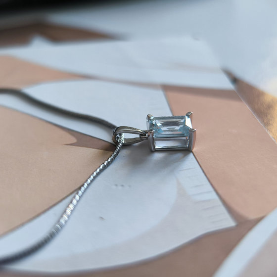 Срібна підвіска з топазом 1,906 карата