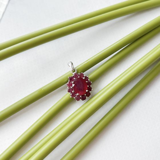 Срібна підвіска з рубіном 5,388 карата