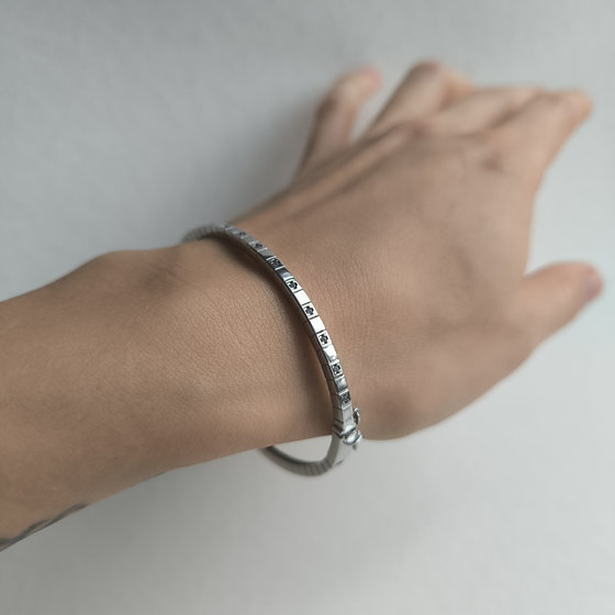 Silver bracelet with cubic zirconia