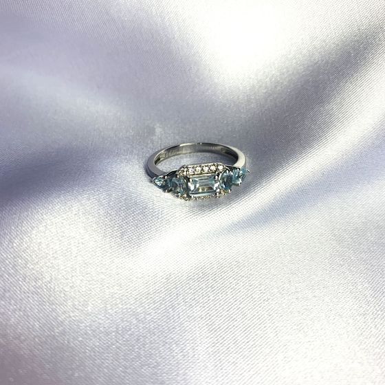 Серебряное кольцо с топазом 1.68ct