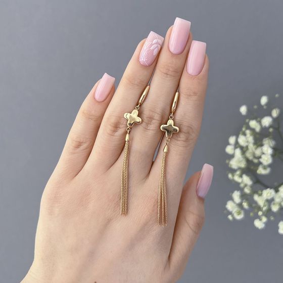 Gold earrings without stones