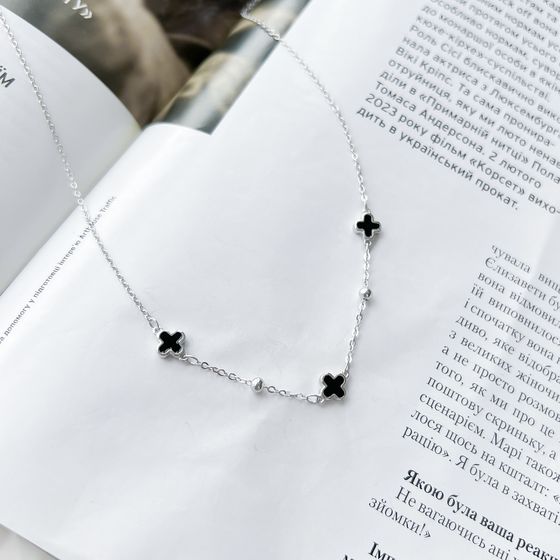 Silver necklace with yemallu