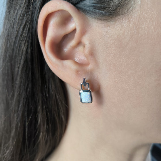 Silver earrings with 1ct opal