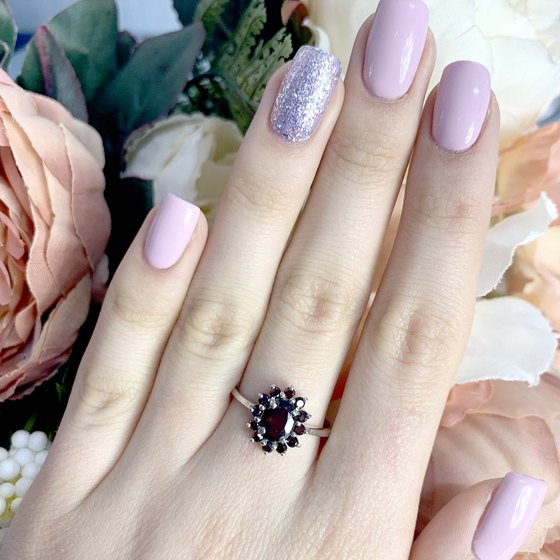 Срібна каблучка з гранатом 1,47 карата