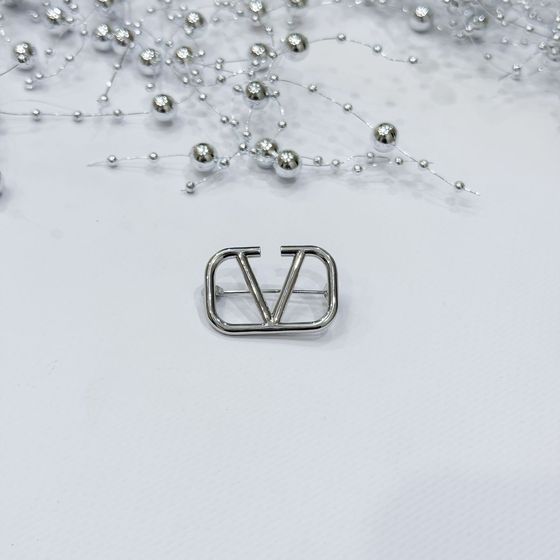 Silver brooch without stones