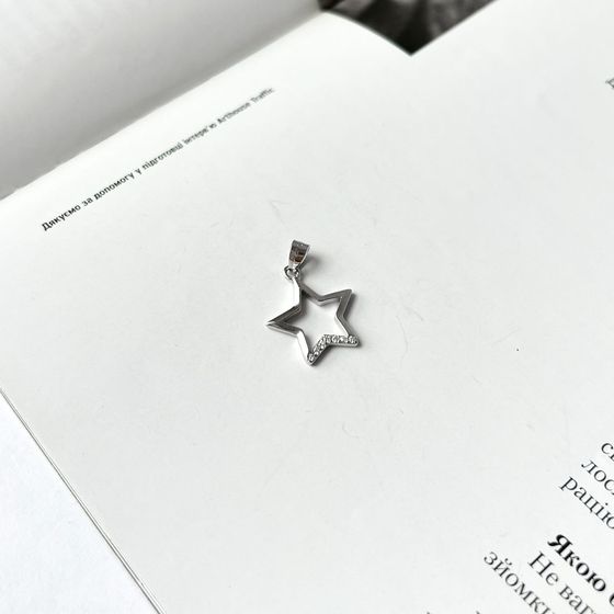 Silver pendant with phianites