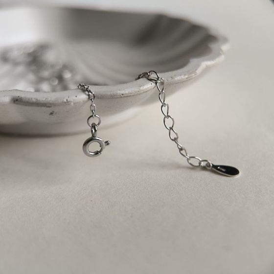 Silver necklace with phianites