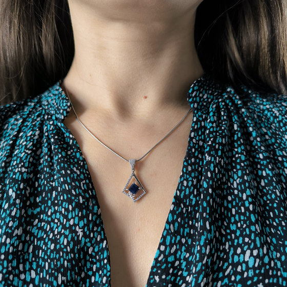 Срібна підвіска з сапфіром 1.859ct, фіанітами