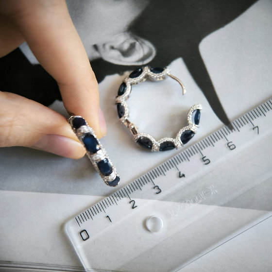 Срібні сережки з сапфіром 12.763ct, фіанітами