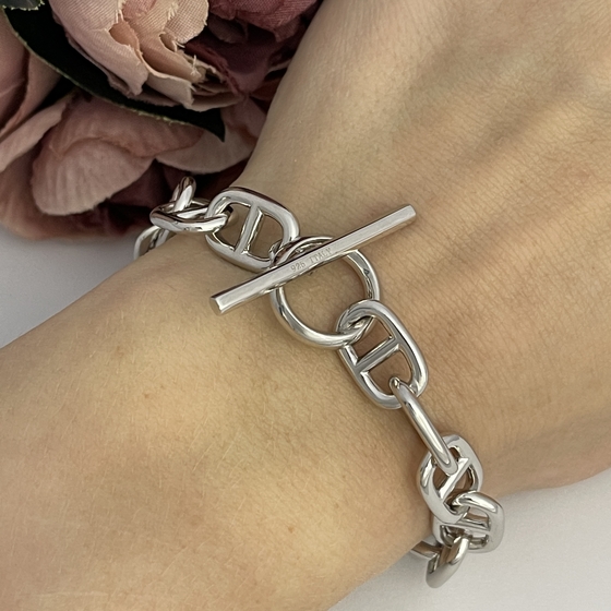 Silver bracelet without stones