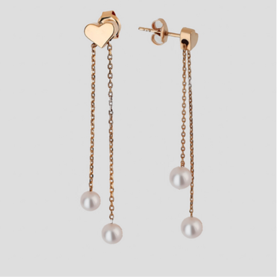 Gold earrings with pearls