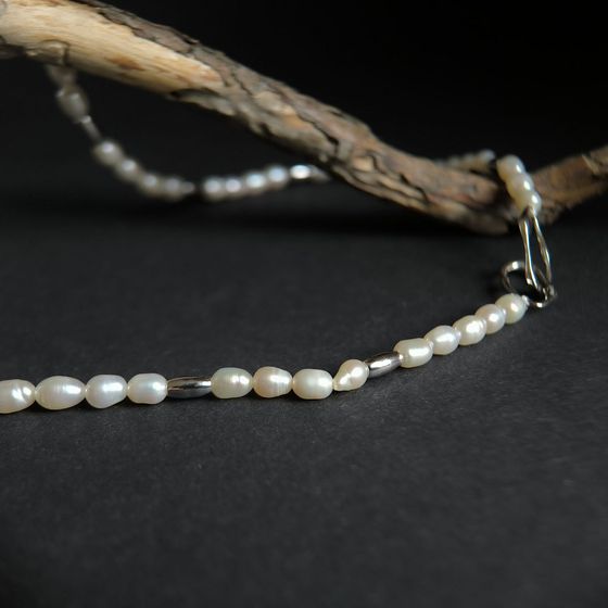 Срібне кольє з перлами бароковими