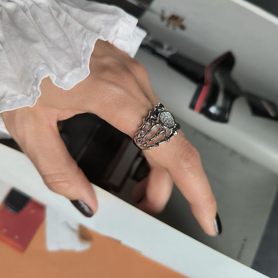 Срібна каблучка з фіанітами