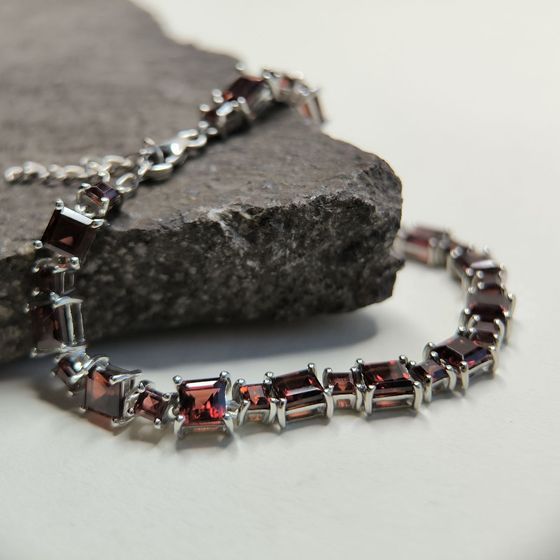 Срібний браслет із гранатом 14,975 карат