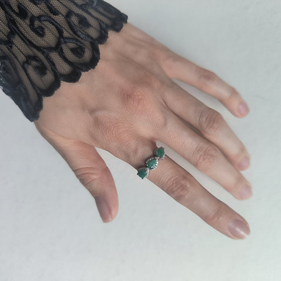 Silver ring with emerald 1.432ct