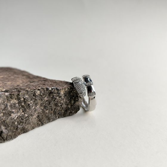 Срібна каблучка з фіанітами