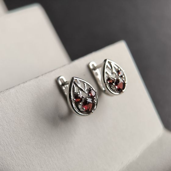 Срібні сережки з гранатом 1.808ct