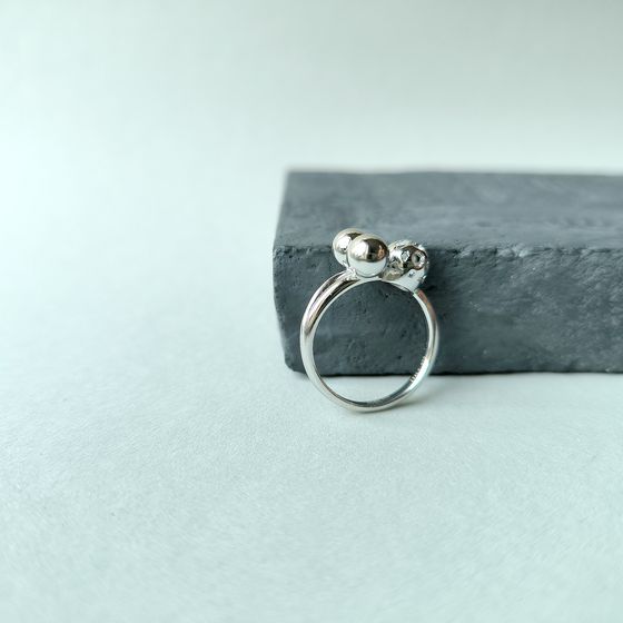 Срібна каблучка без каменів