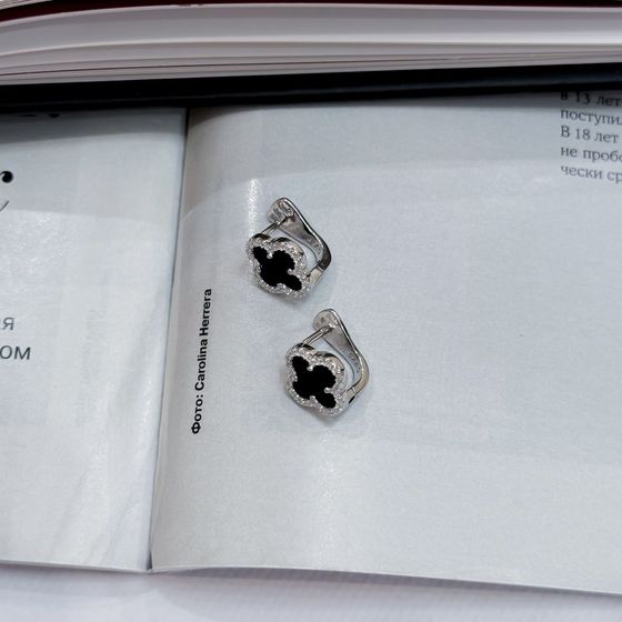 Срібні сережки з оніксом, фіанітами