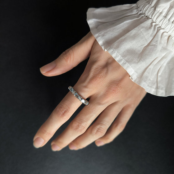 Срібне кільце з топазом 2.27ct, фіанітами