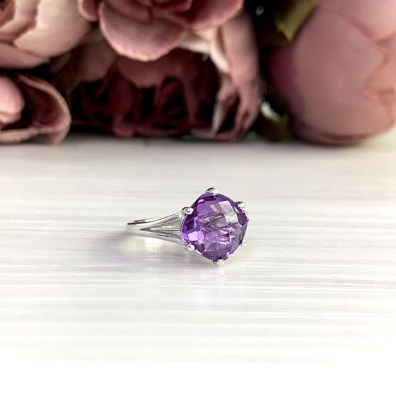 Silver ring with a 5.4-carat alexandrite