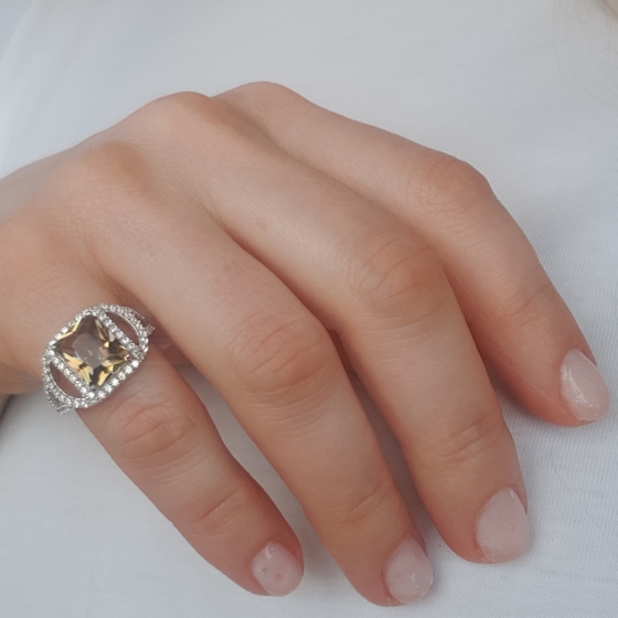 Серебряное кольцо с цитрином nano 3.577ct, топазом белым