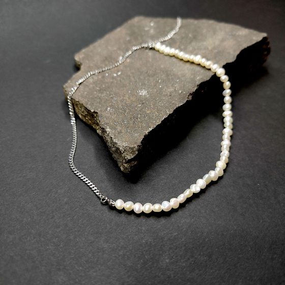 Silver necklace with baroque pearls