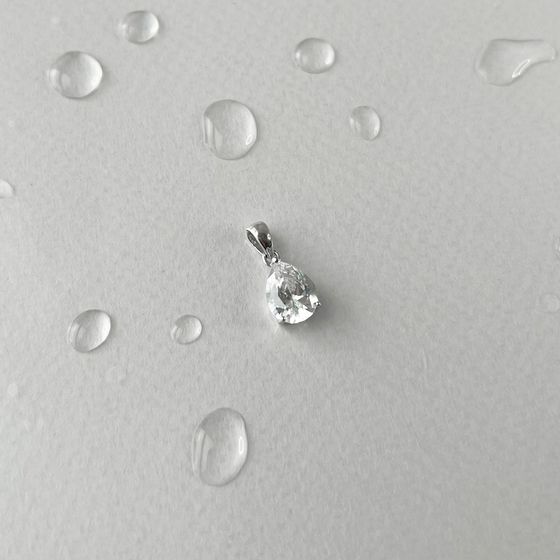 Silver pendant with phianites