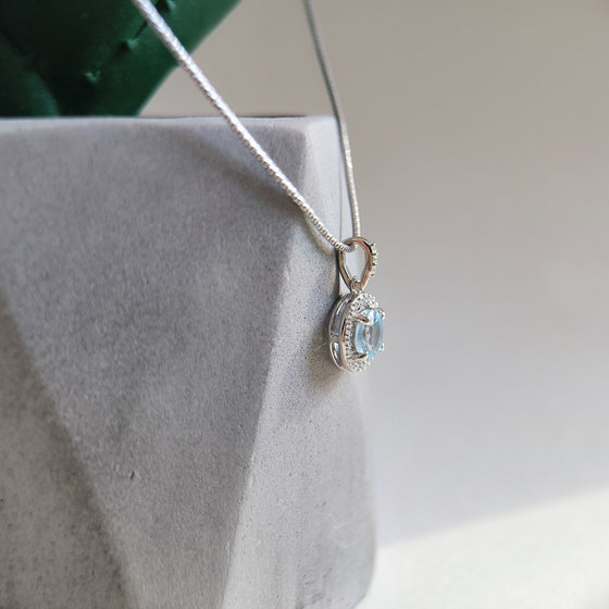 Серебряная подвеска с топазом 1.269ct, фианитами