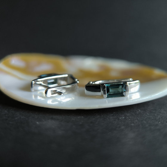 Серебряные серьги с топазом Лондон Блю 1.085ct
