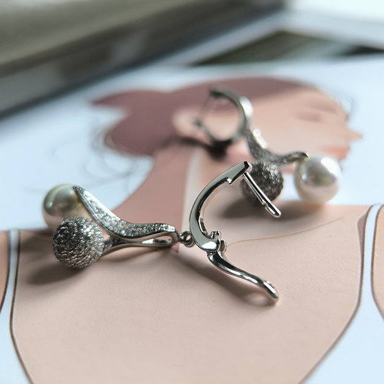 Silver earrings with pearls and cubic zirconia