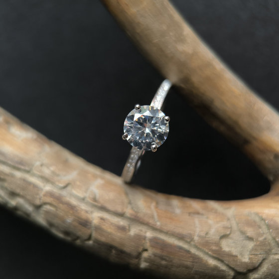 Серебряное кольцо с фианитами